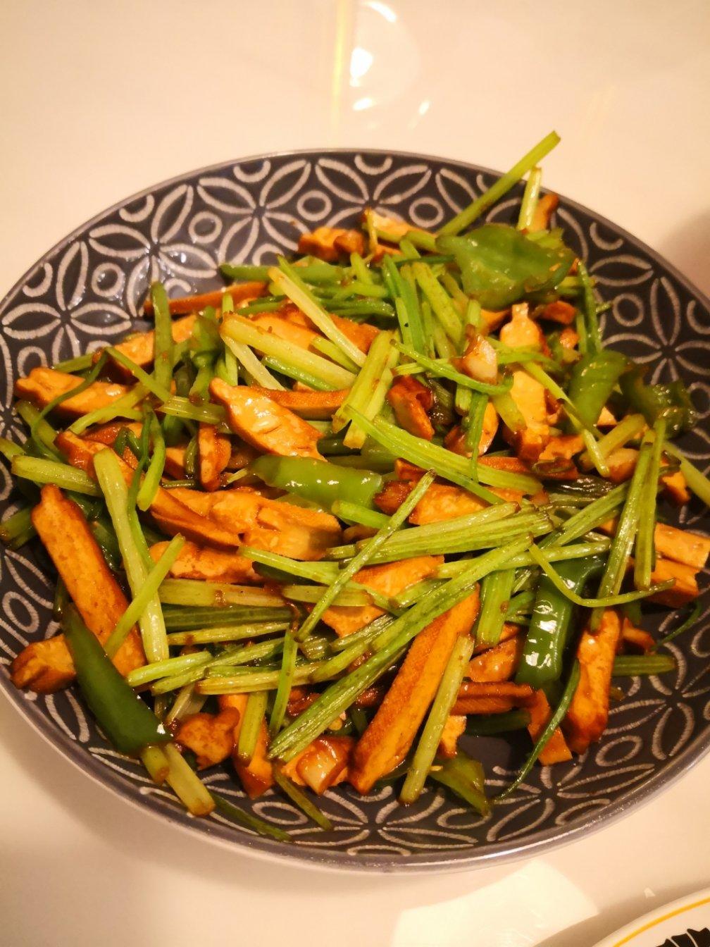 素菜：芹菜炒豆腐干