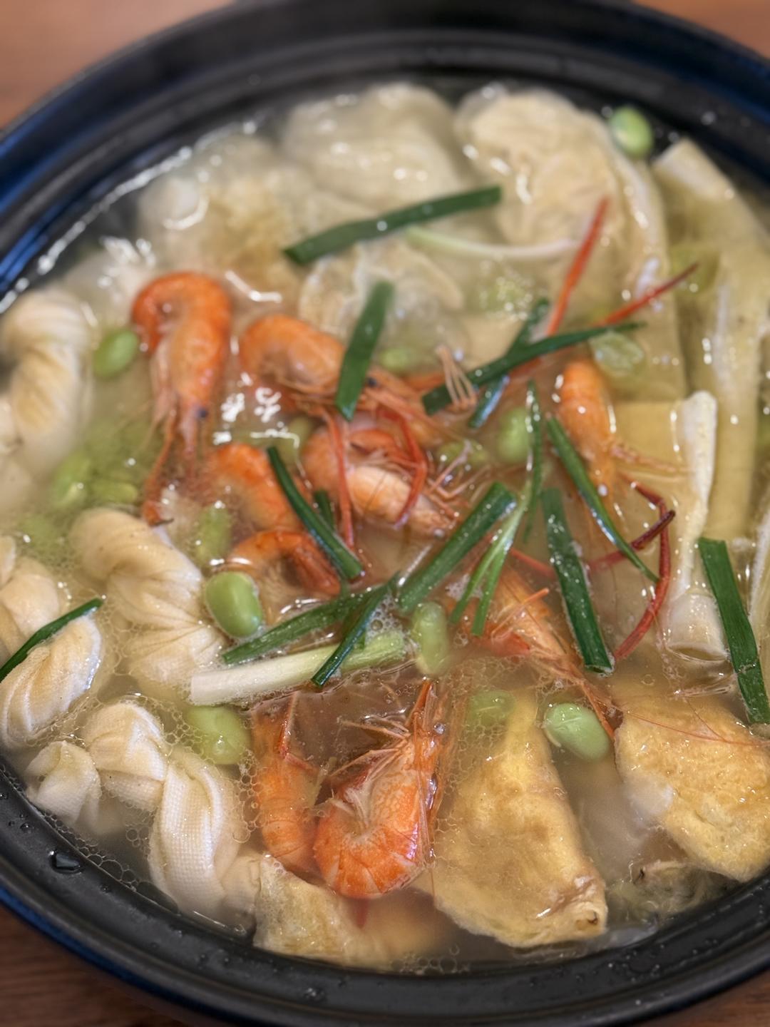 土气但是鲜美的农家菜-咸肉百叶结大杂烩汤