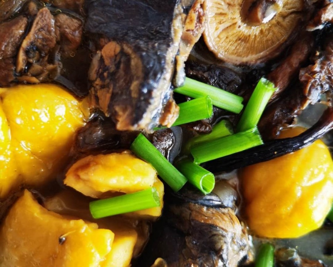 咖喱板栗小鸡炖蘑菇的做法