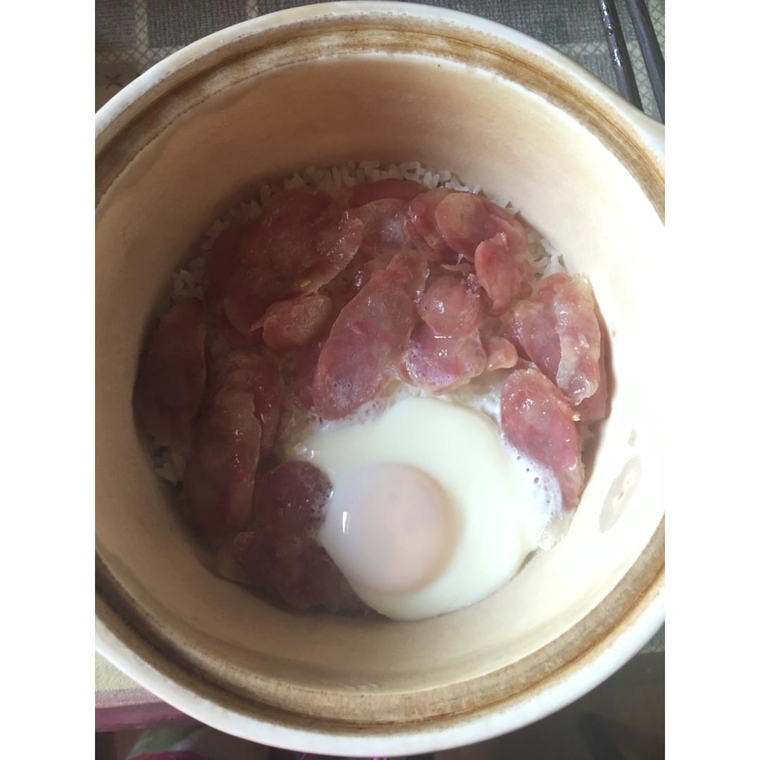 广式腊味煲仔饭