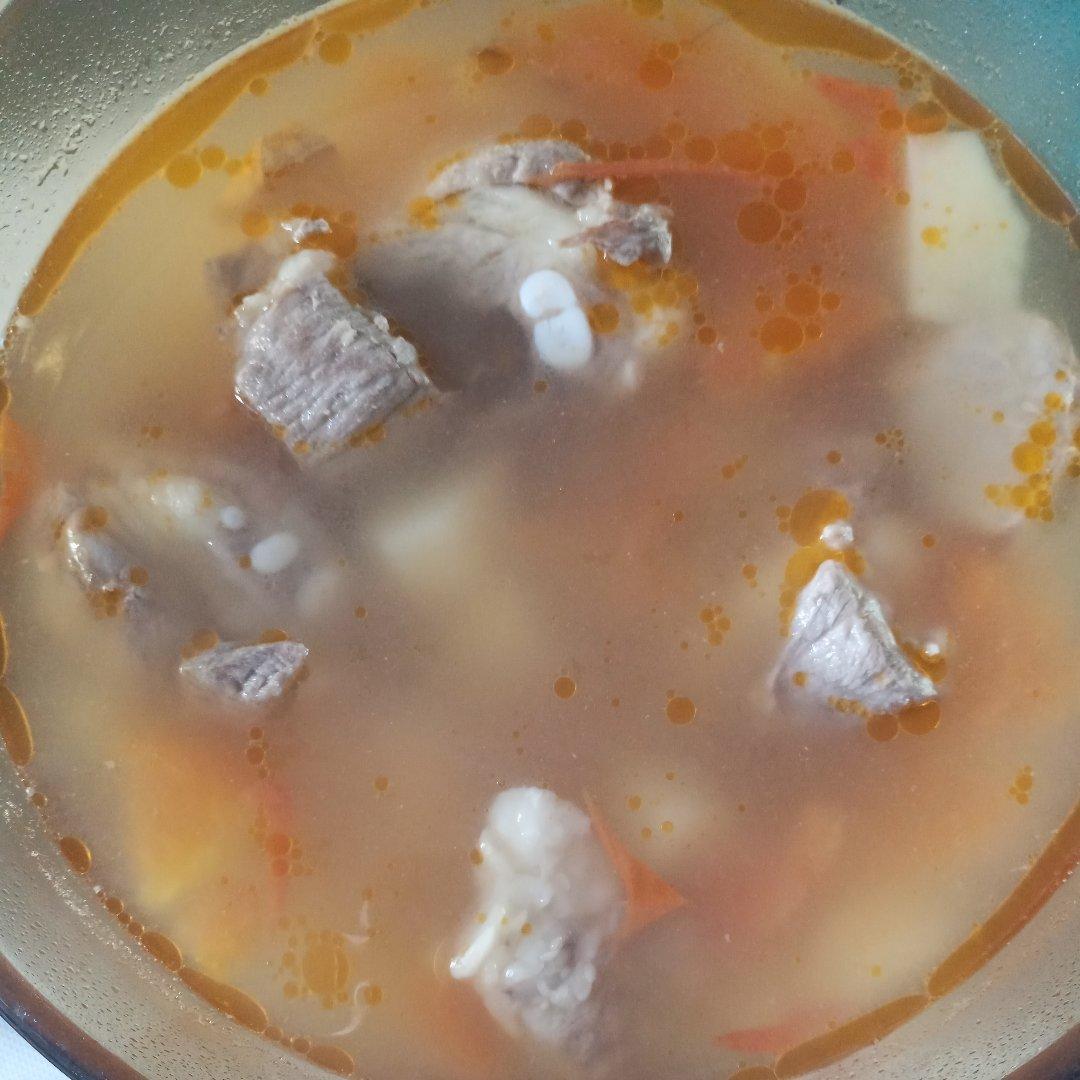 番茄土豆玉米排骨汤