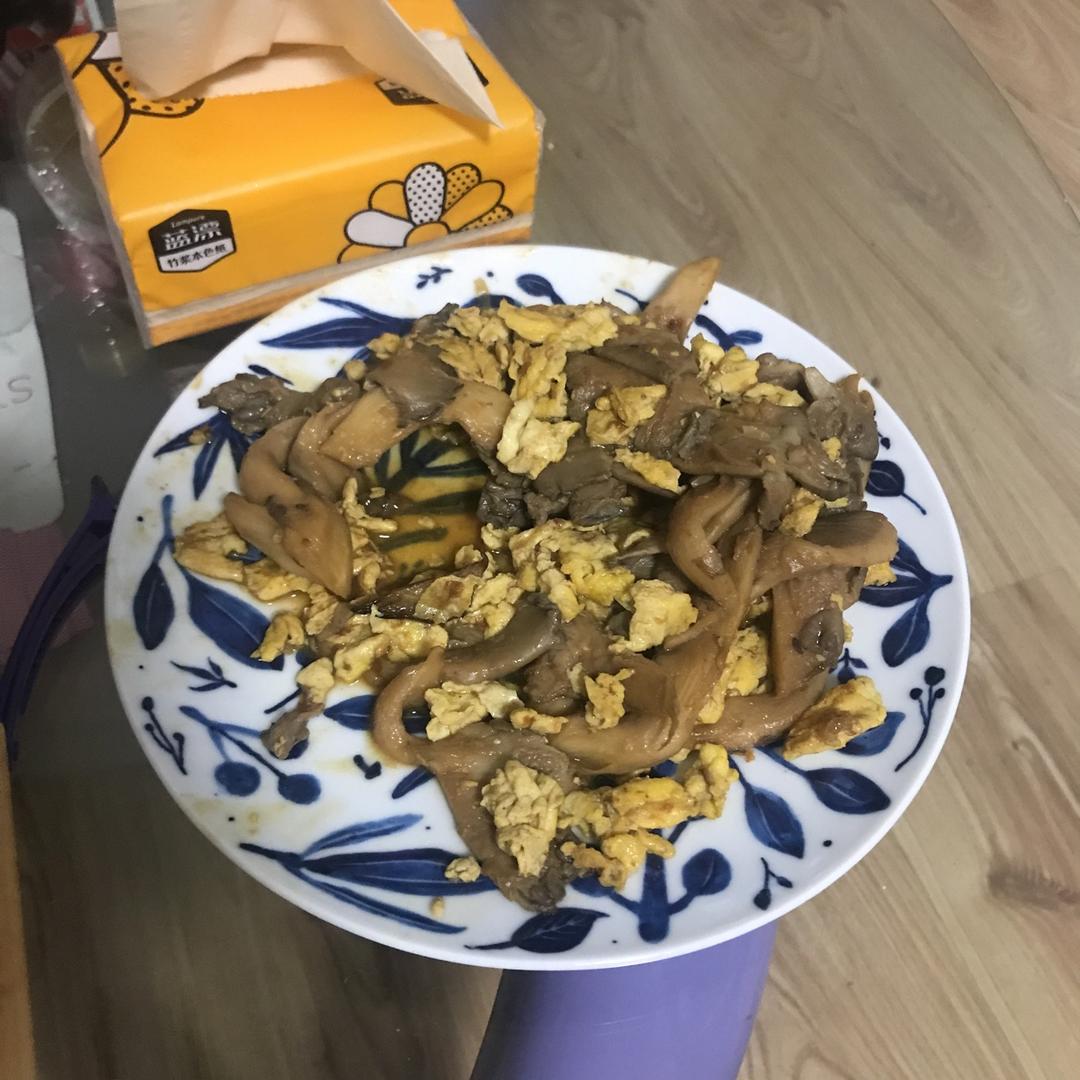 平菇青椒炒鸡蛋 好吃又营养的超快手家常菜