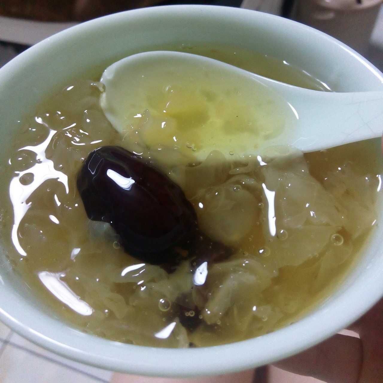 雪莲子桃胶羹