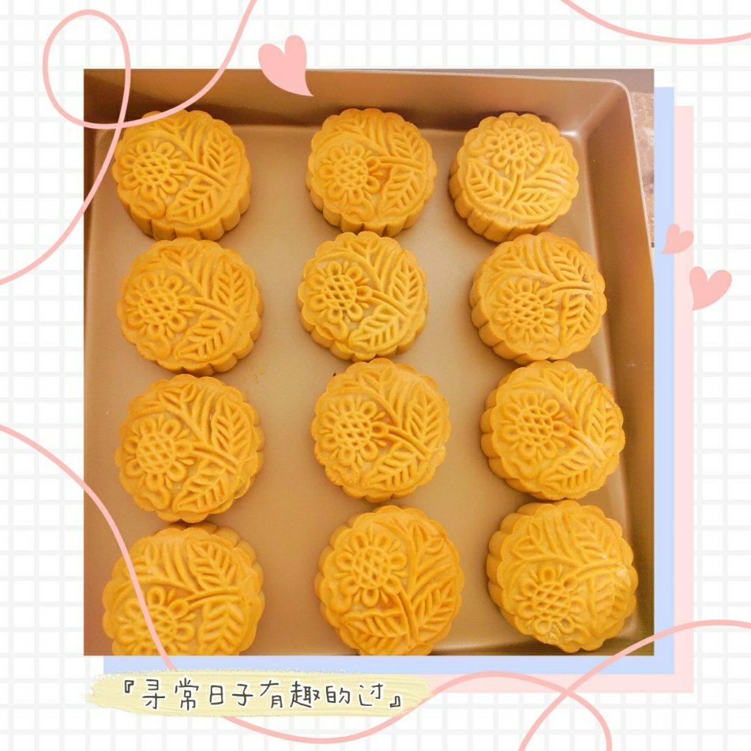 广式月饼—蛋黄芝麻月饼
