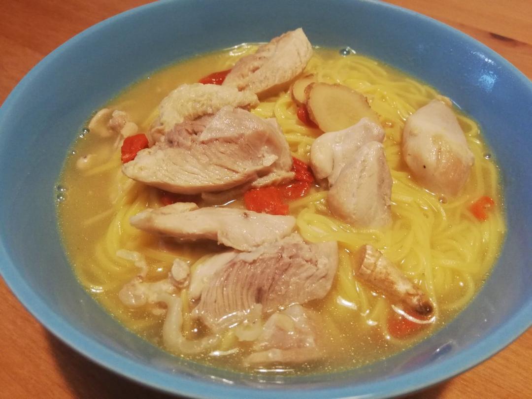 麻油鸡面线：美味滋补
