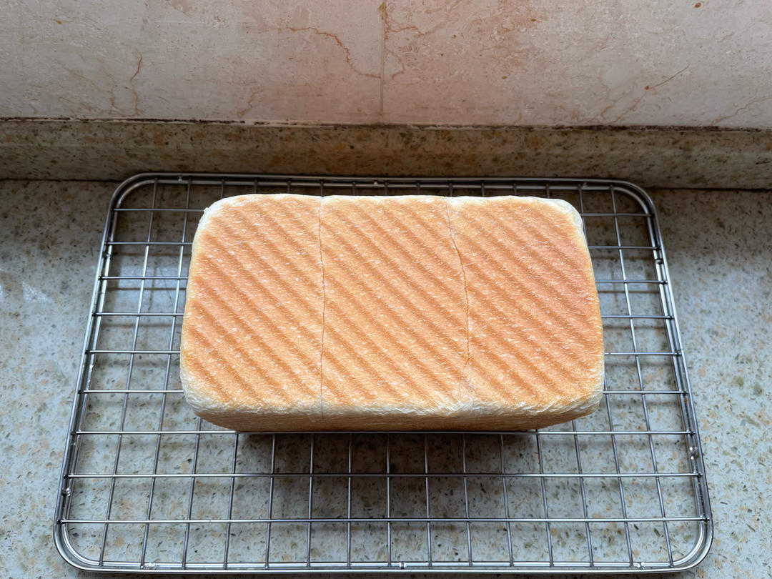 奶香四溢，可以撕着吃的直接法「鲜奶吐司」