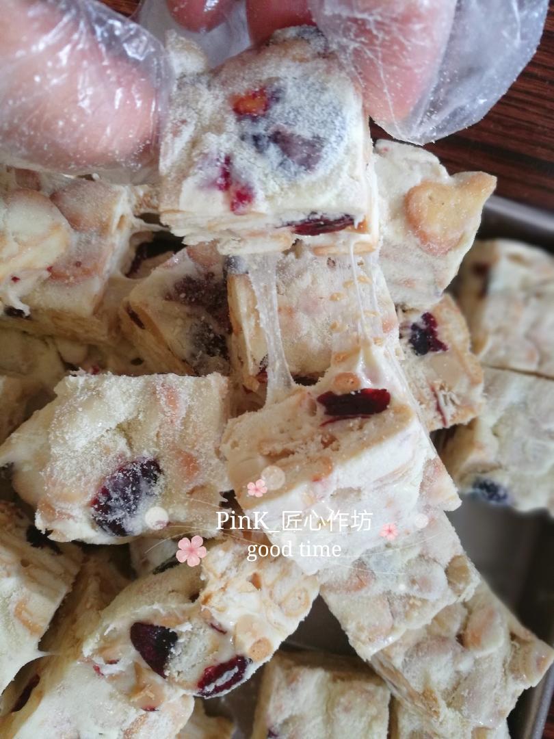 (网红)拉丝*^_^*蔓越莓花生雪花酥的做法