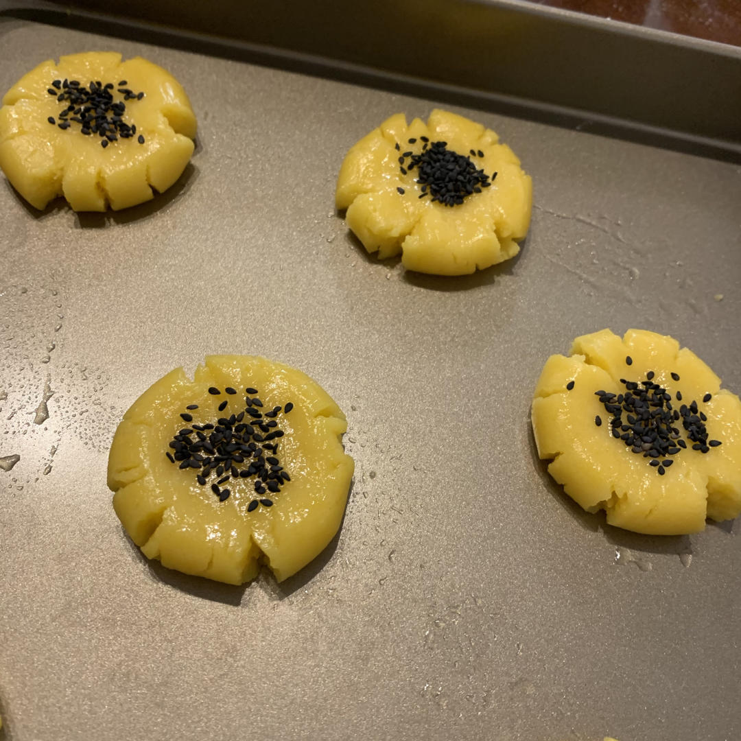 轻轻一按就碎掉的原味桃酥（不输猪油版）