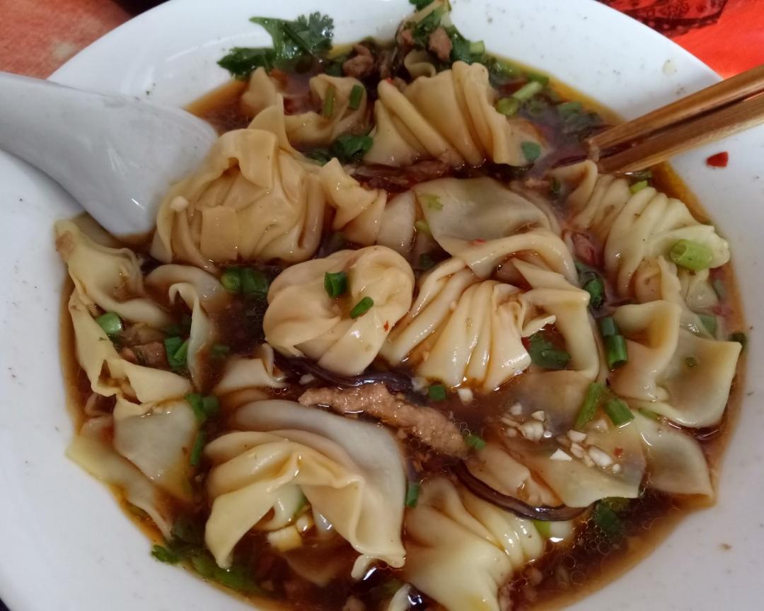 和平时下面条一样做就行,调料随意,老家叫这个为"包面"(老家湖南湘西)