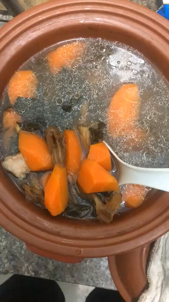 菜干排骨胡萝卜汤