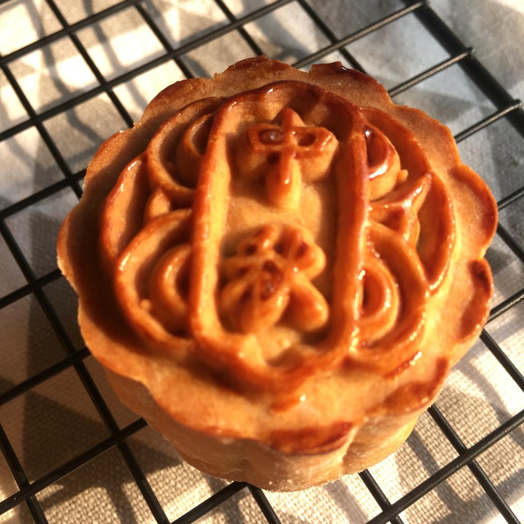 广式月饼－－蛋黄豆沙月饼