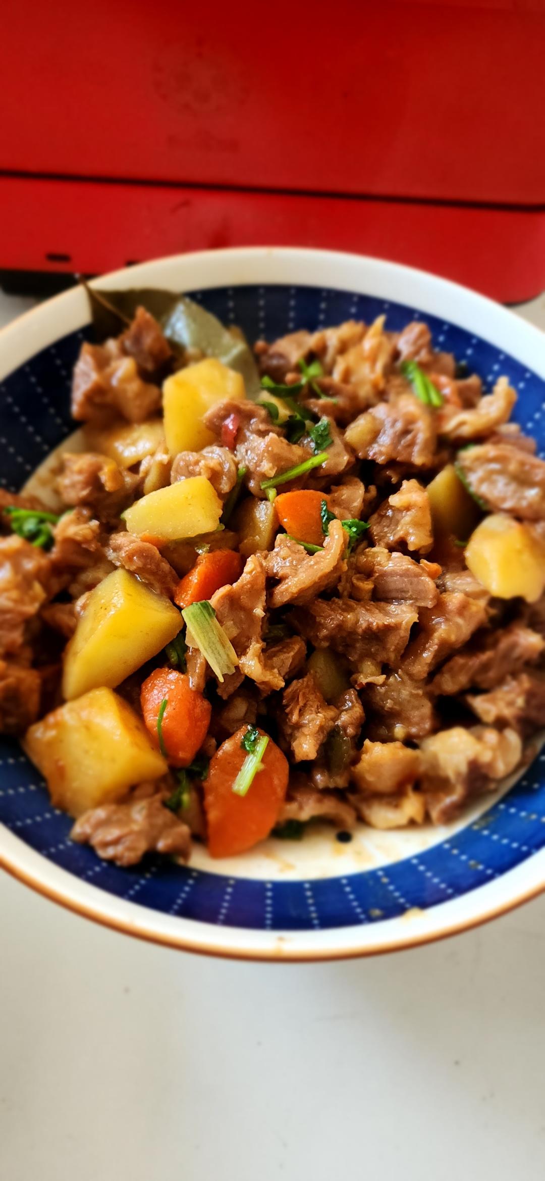 土豆焖牛腩
