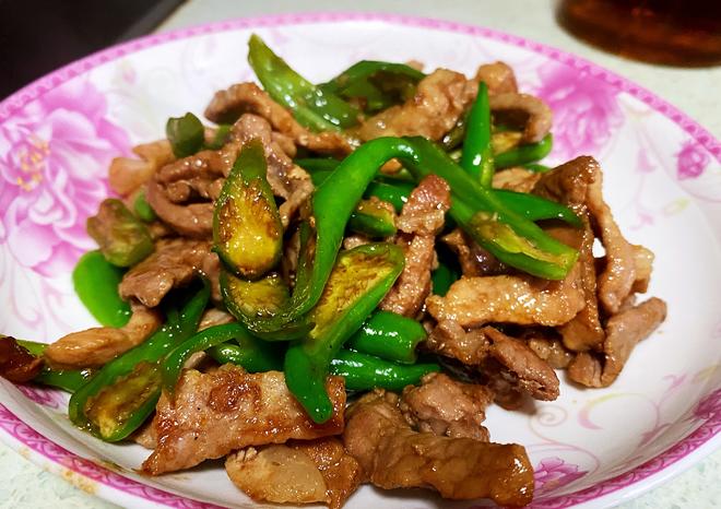 尖椒炒肉下饭菜的做法