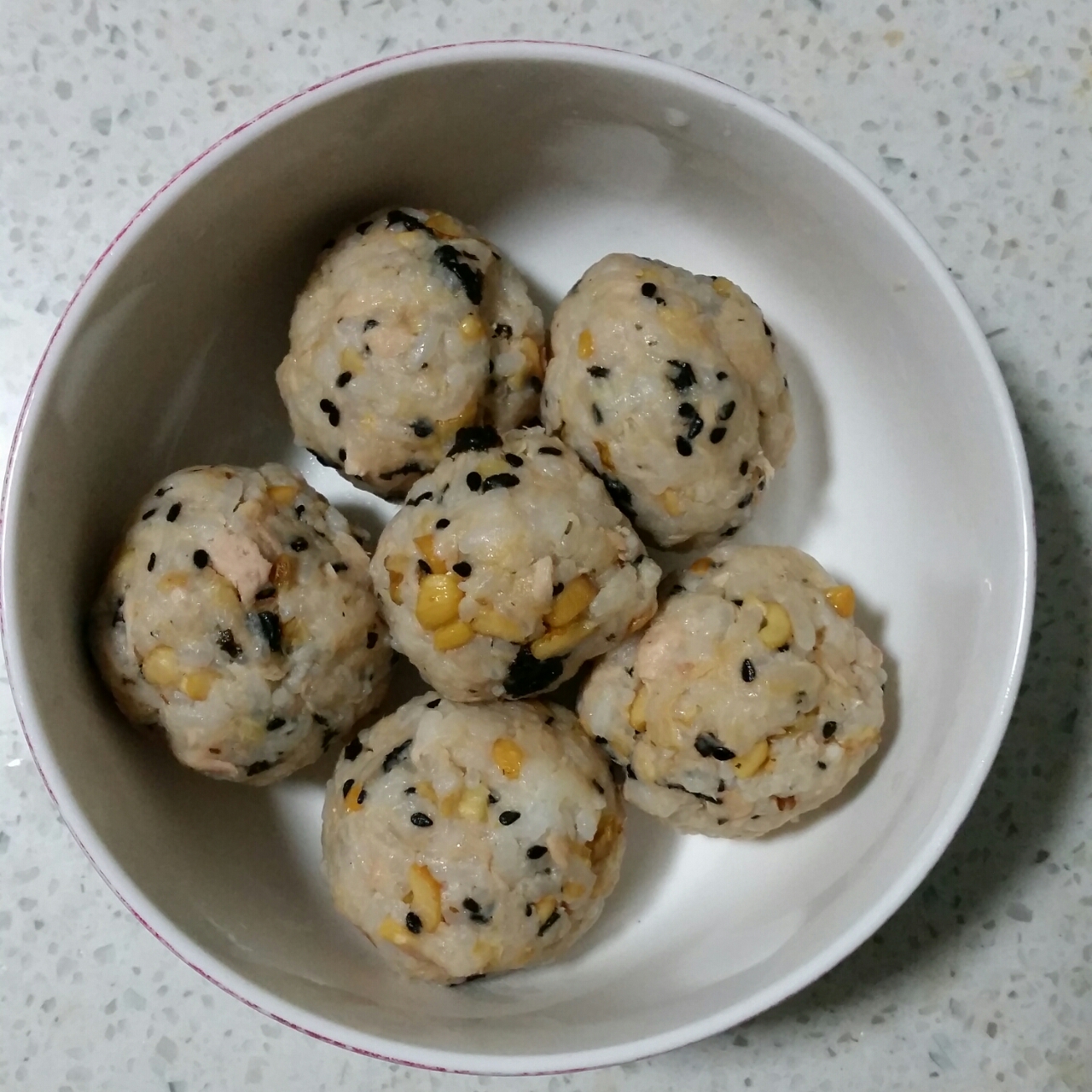 金枪鱼饭团