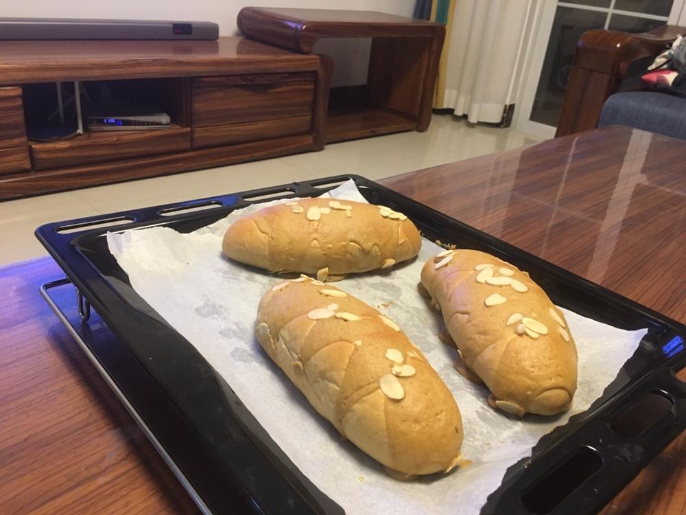 面包房里卖的很火的香啡恋人软欧包