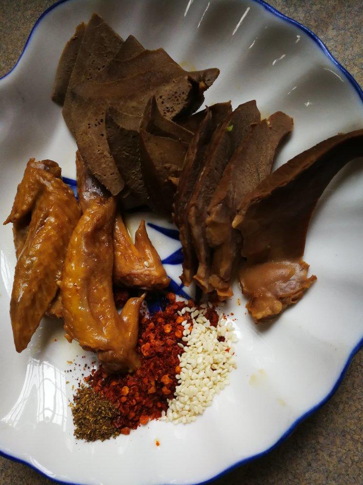 卤猪心、猪肝（卤心肝）