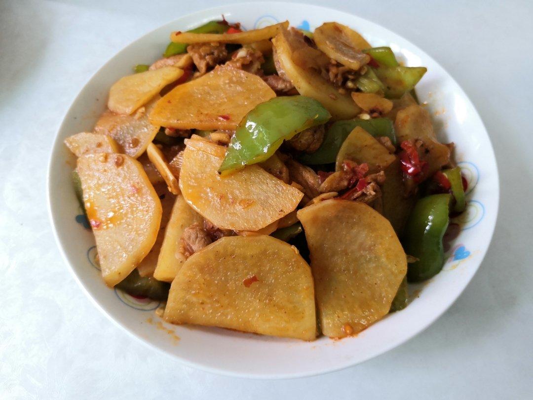 五花肉干煸土豆片