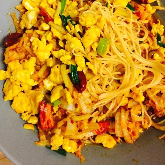 鸡蛋白菜拌面的做法