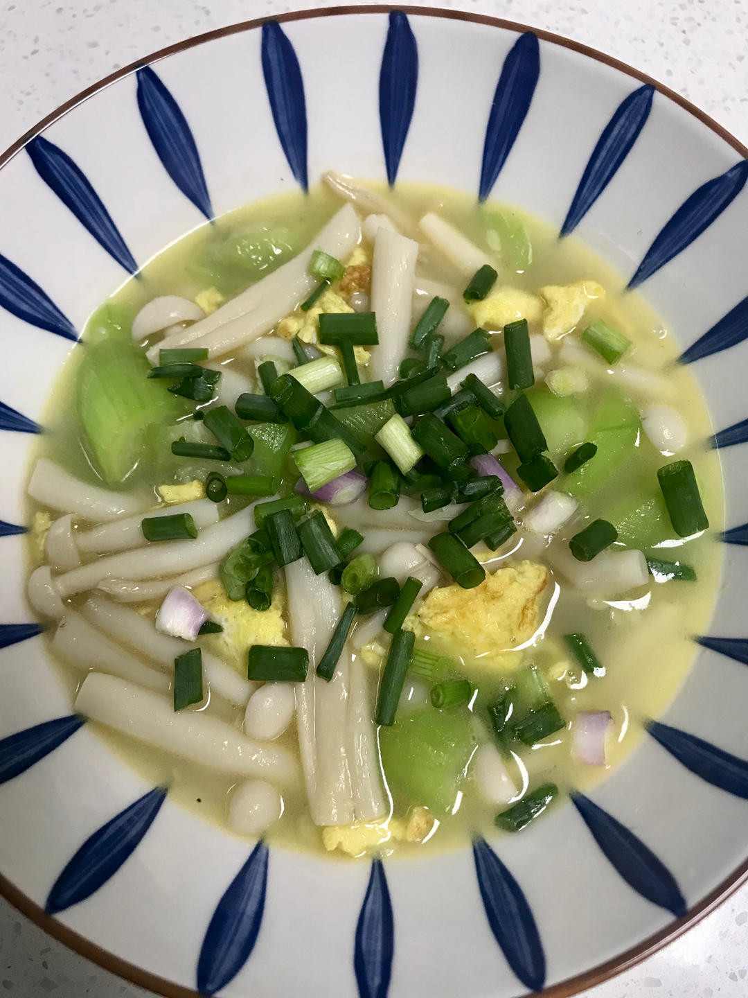 鲜菇丝瓜汤