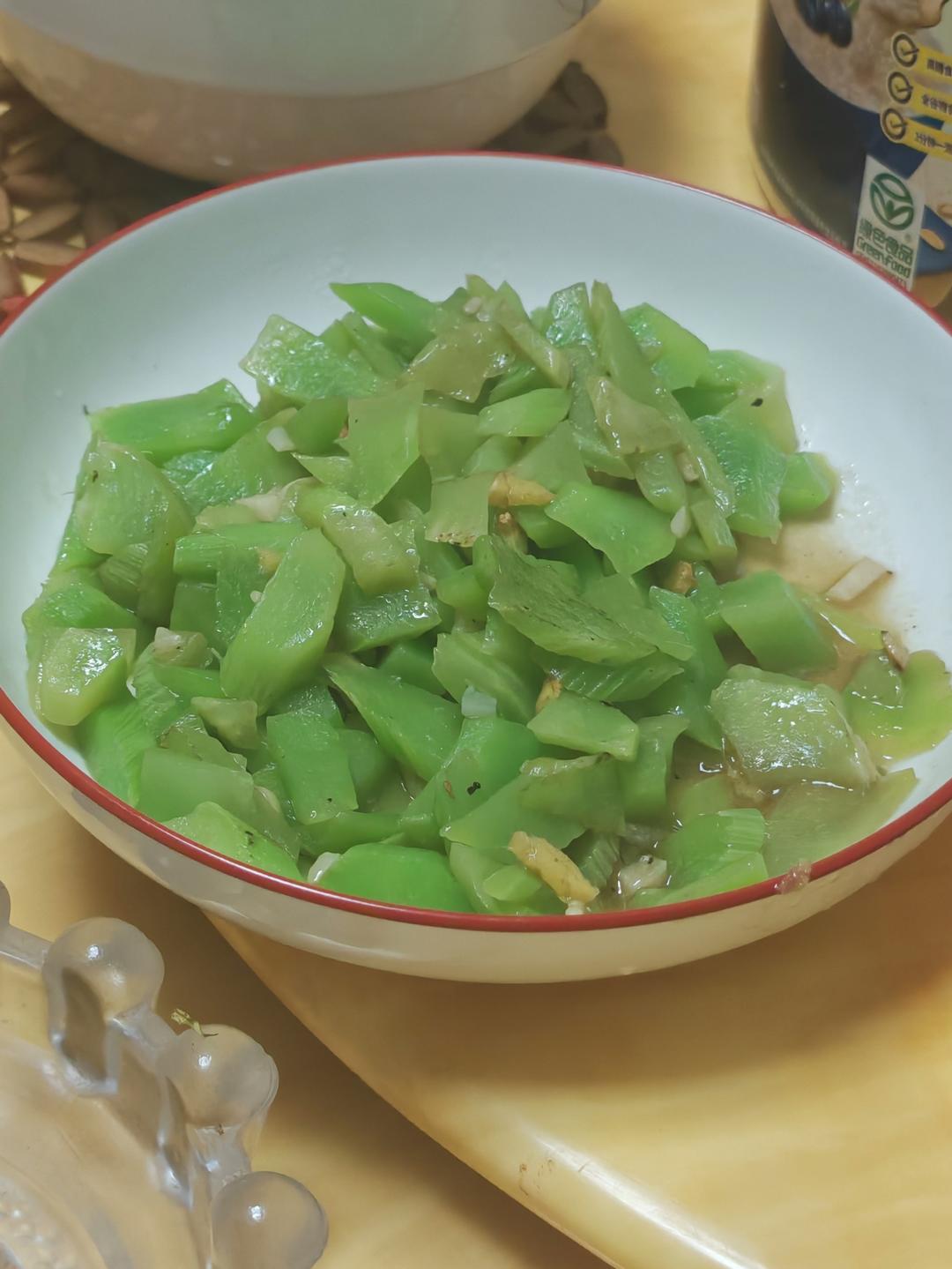 清炒莴笋