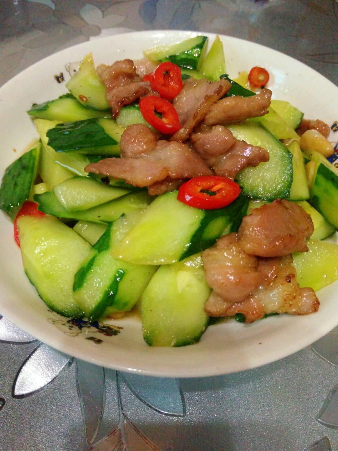 黄瓜炒肉片
