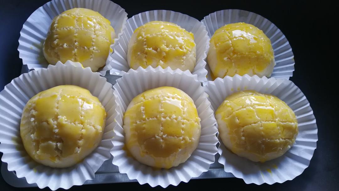 好吃到炸裂的港式菠萝包（附带制作酥皮的小视频）