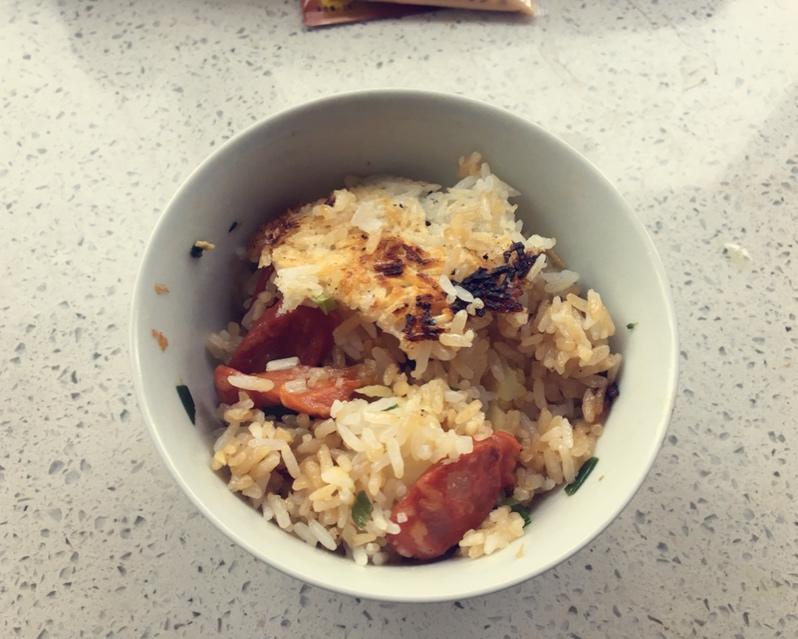 红薯腊肠煲仔饭
