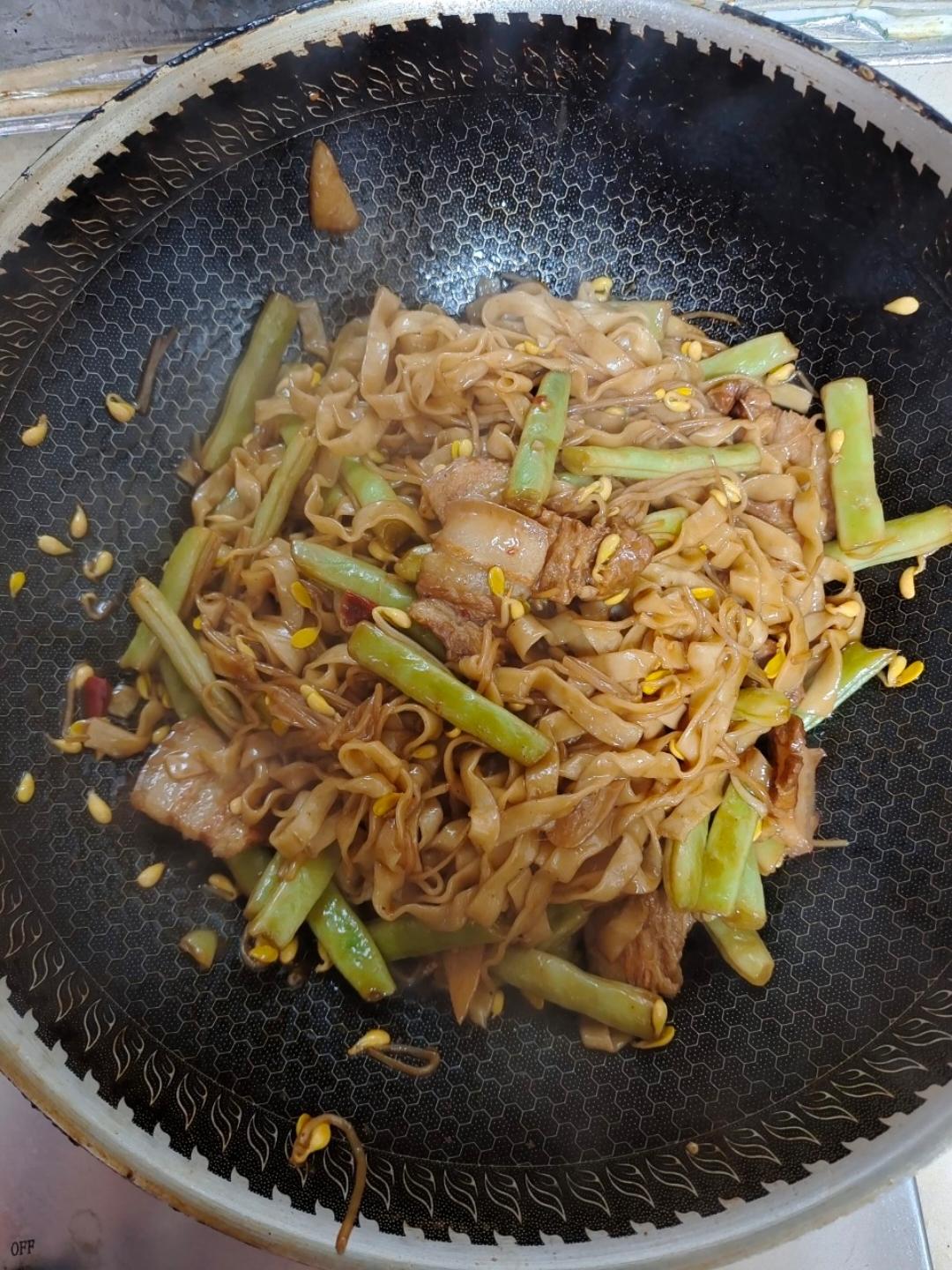 豆角焖面