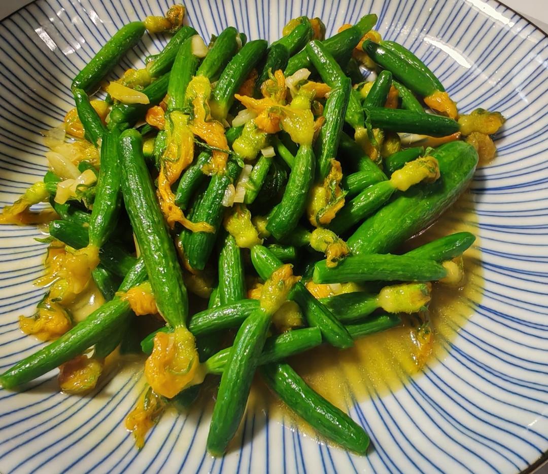 清炒迷你黄瓜（乳黄瓜、荷兰小黄瓜）