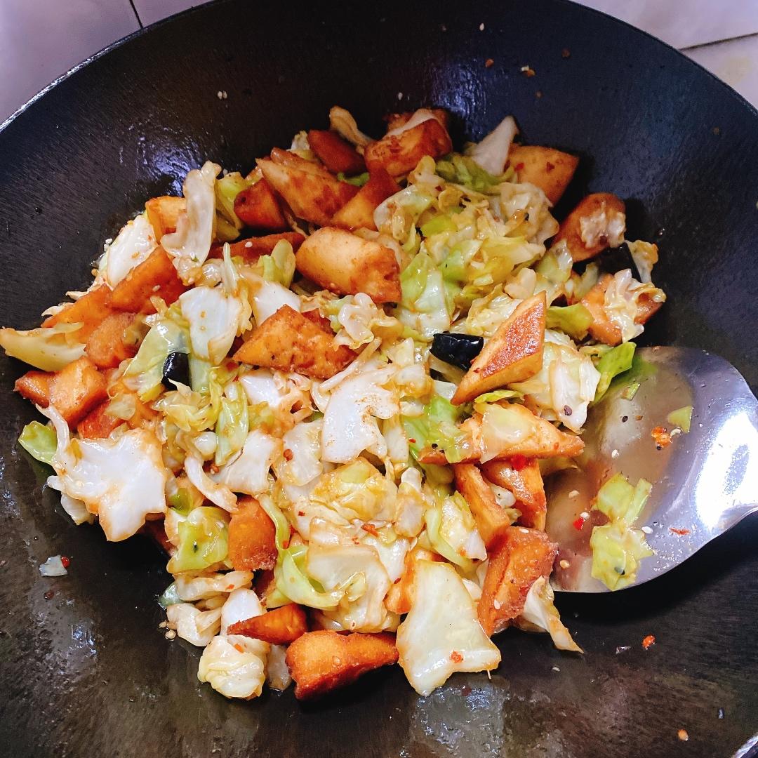 新疆特色菜包包菜炒馕