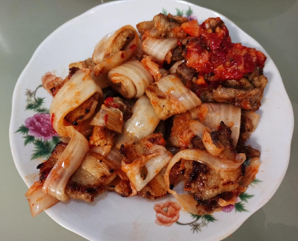 辣白菜卷五花肉