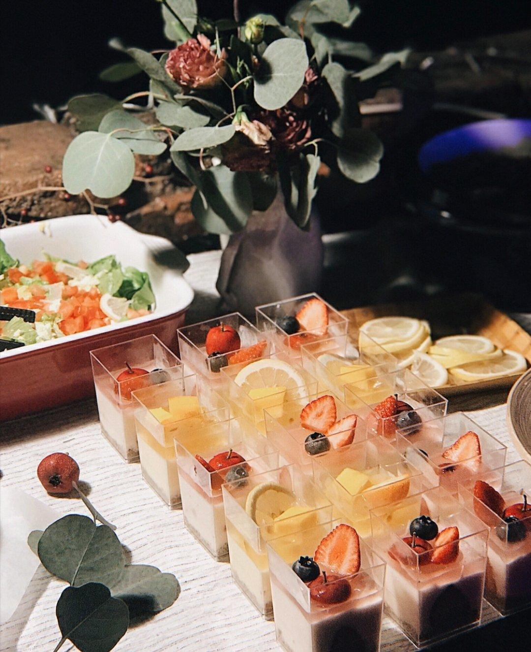 草莓果粒冻芝士蛋糕