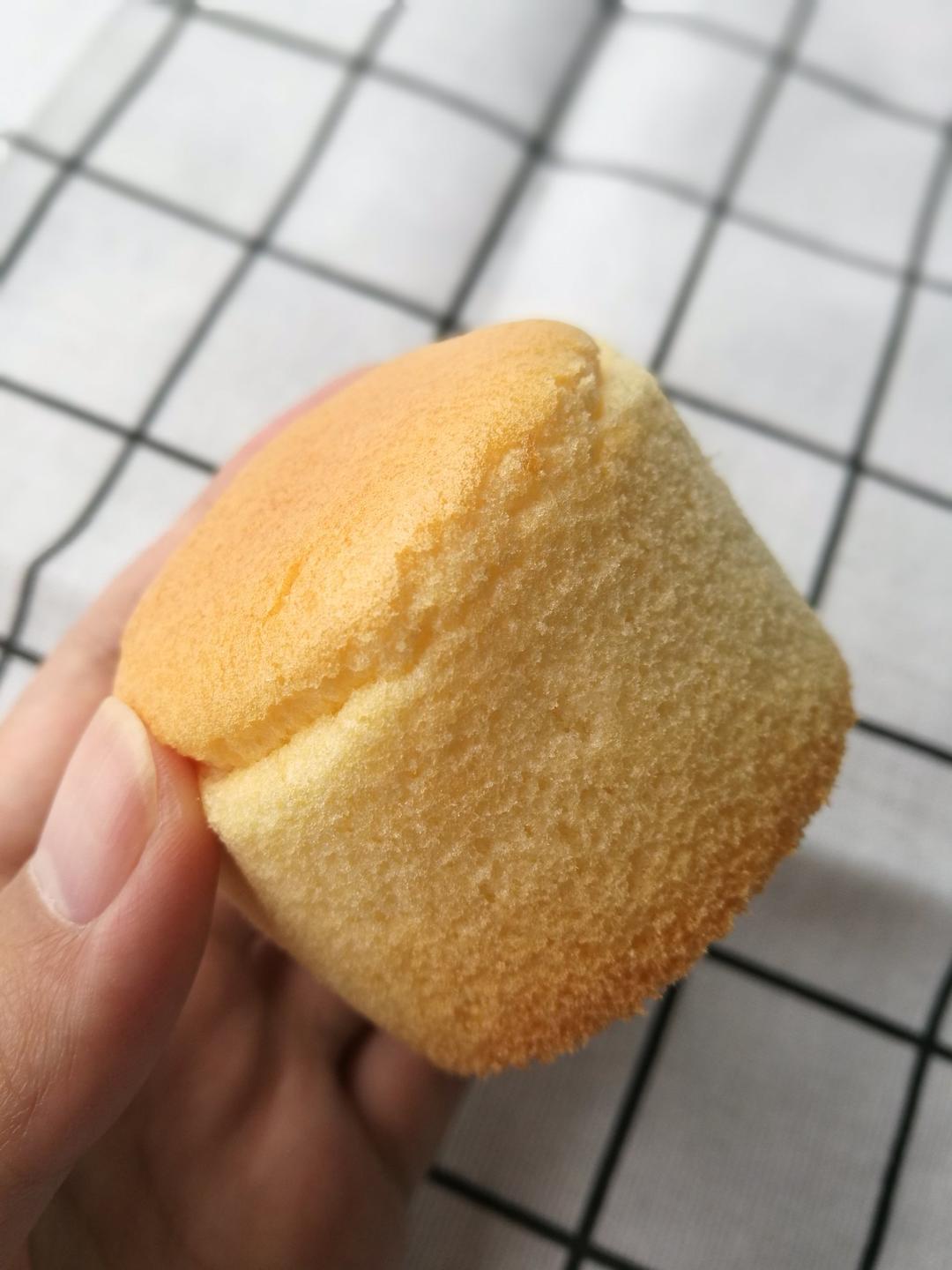 软绵绵戚风纸杯蛋糕