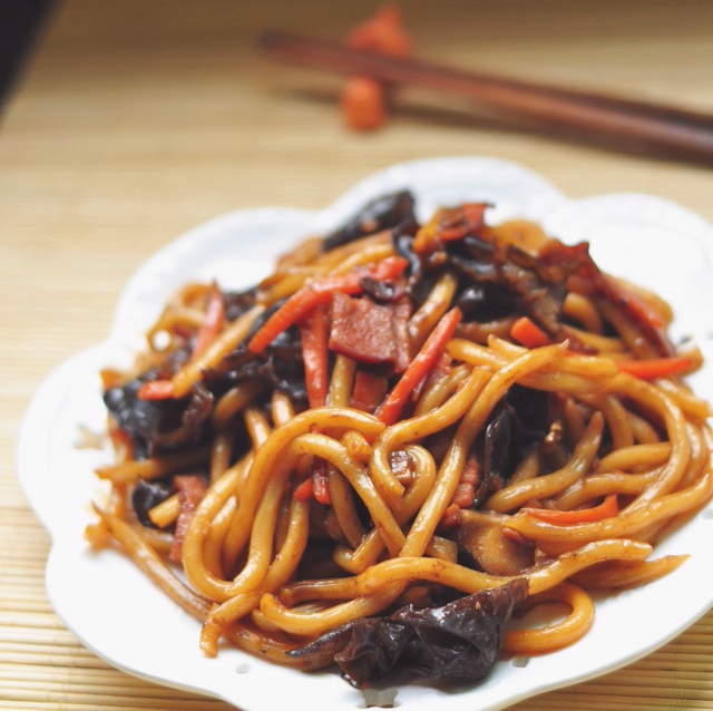 鱼香泡椒培根炒面