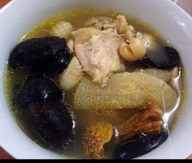 姬松茸竹荪菌菇鸡汤