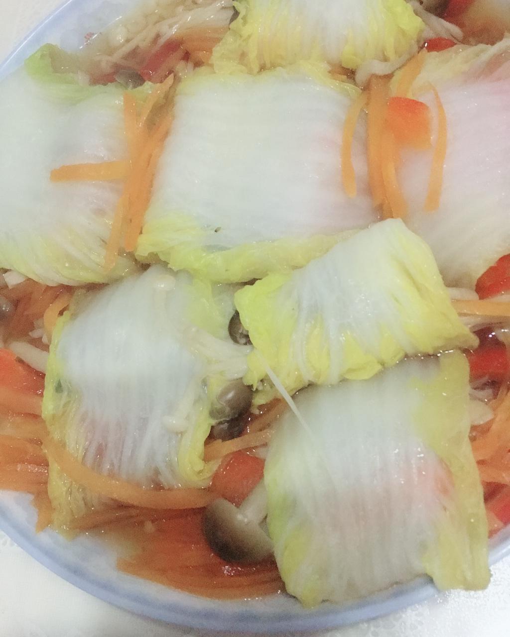 娃娃菜包双菇（Steamed Baby Cabbage with Mushrooms）