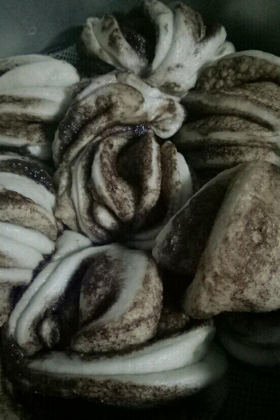 超可爱的【黑芝麻花卷】