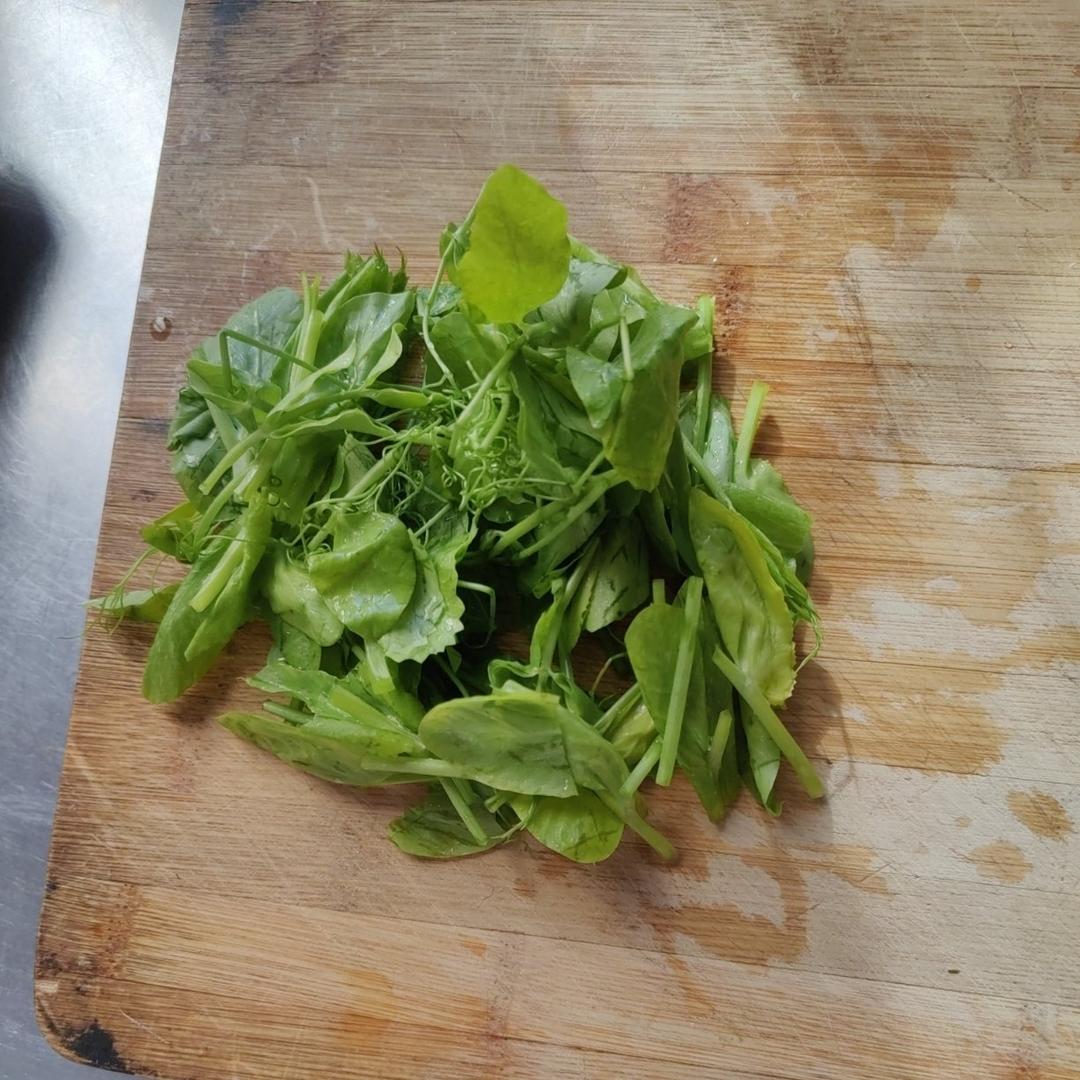 豌豆苗鸡蛋汤