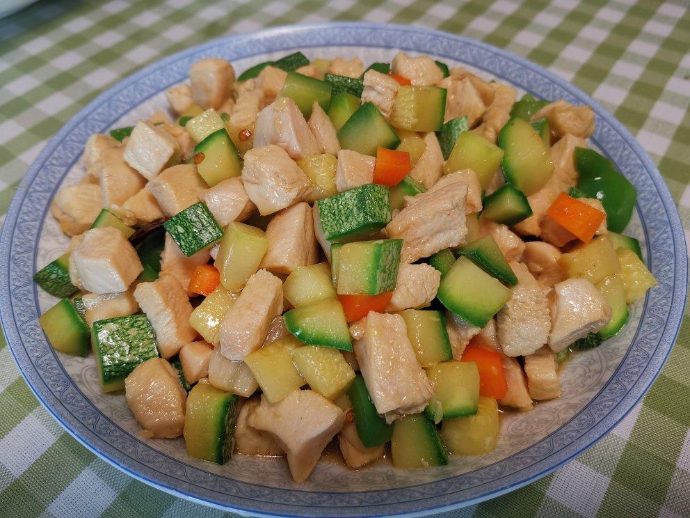 减肥快手菜—西葫芦炒鸡胸肉