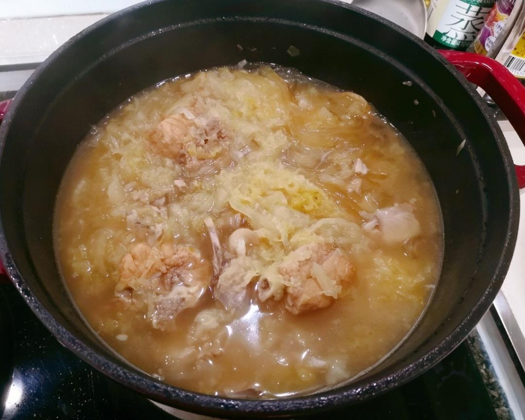 东北酸菜炖排骨的做法