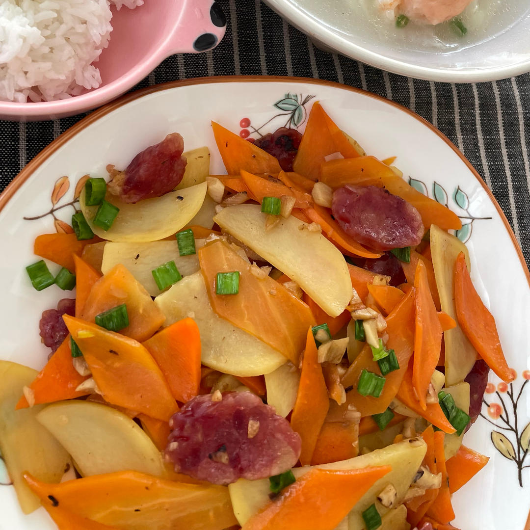 快手菜 | 腊肠炒胡萝卜土豆