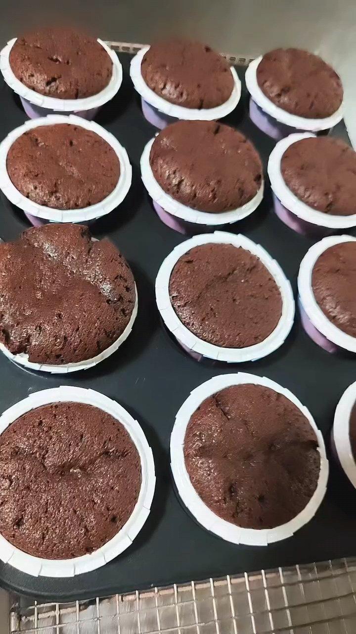 古典巧克力cupcake配马斯卡彭奶油霜
