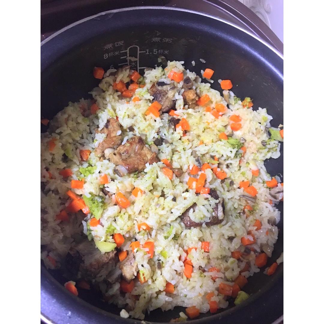 喷香排骨焖饭（爆好吃）