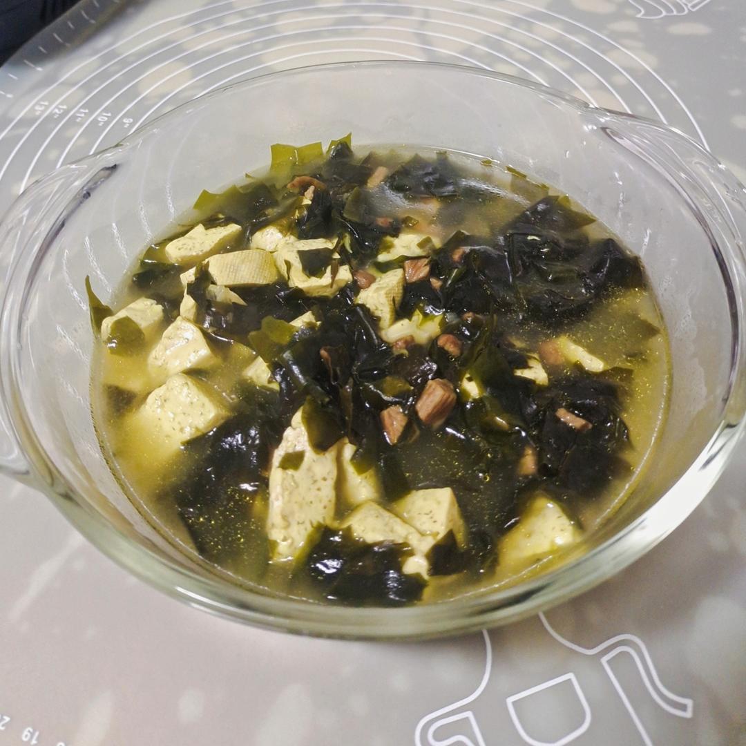 裙带菜肉沫豆腐浓汤