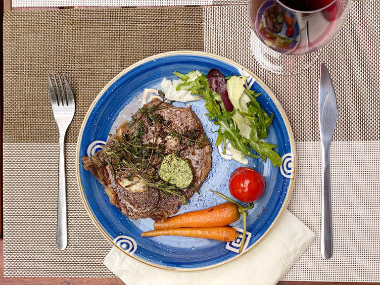 罗勒黄油煎牛排