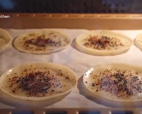 烤饺子皮红糖芝麻脆