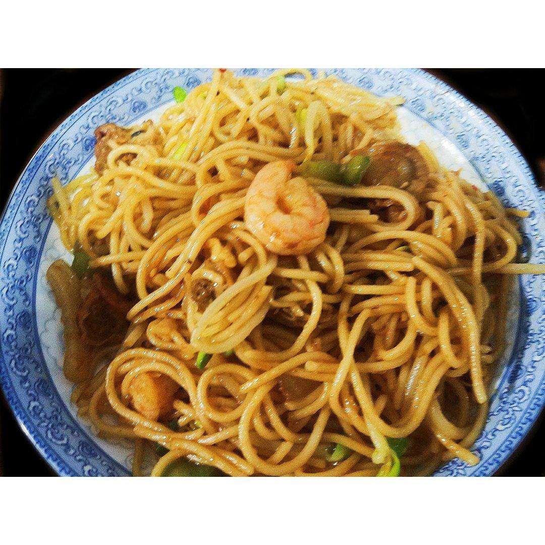 一碗不够的酱油海鲜炒面