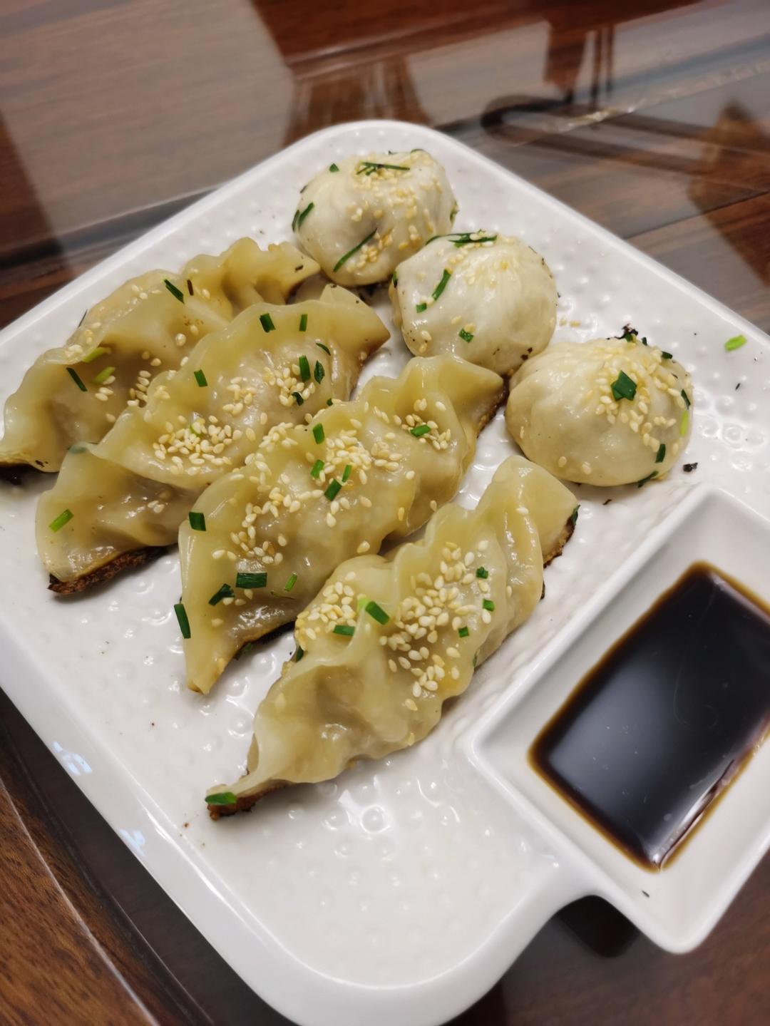 冰箱冷冻水饺做煎饺