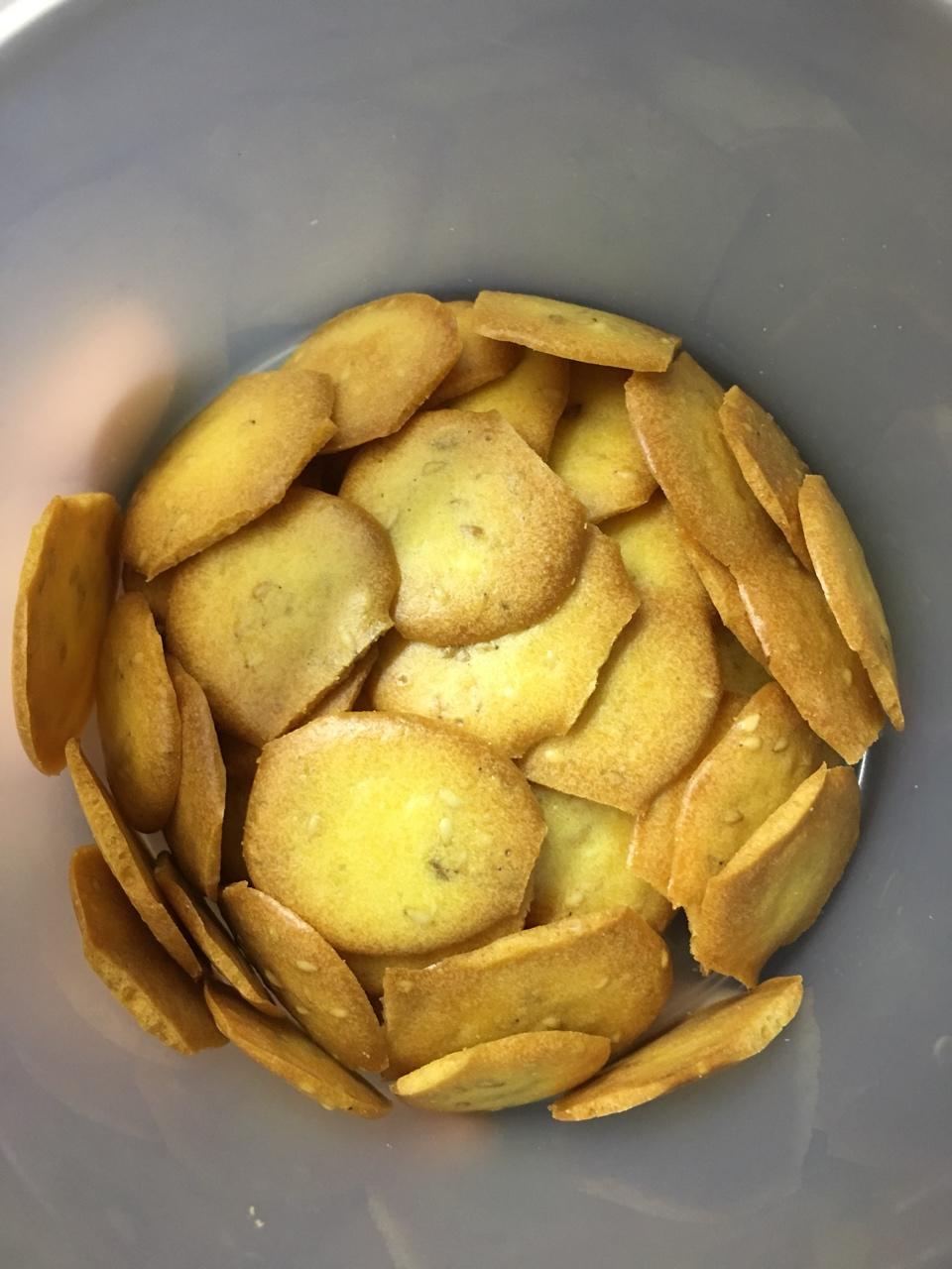 宝宝辅食：芝麻鸡蛋薄脆饼干