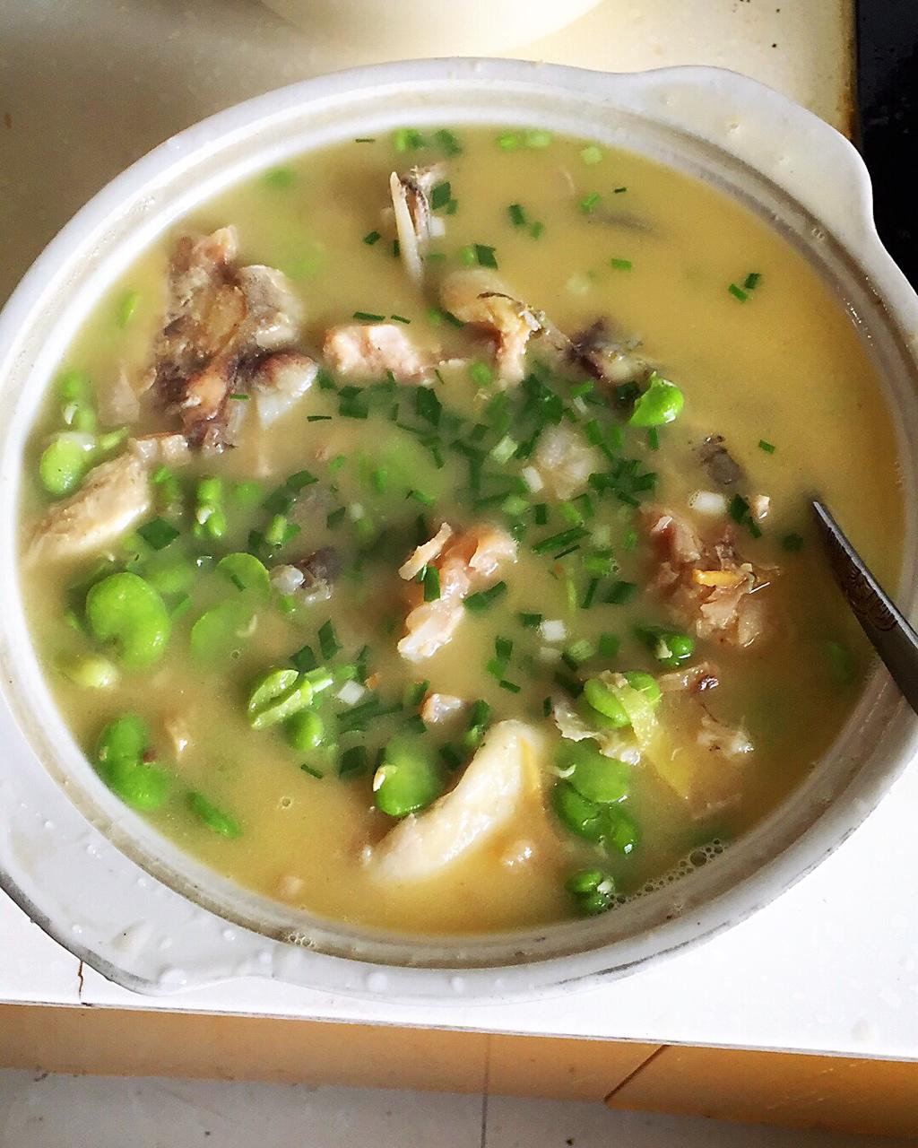 蚕豆米煮江鲶
